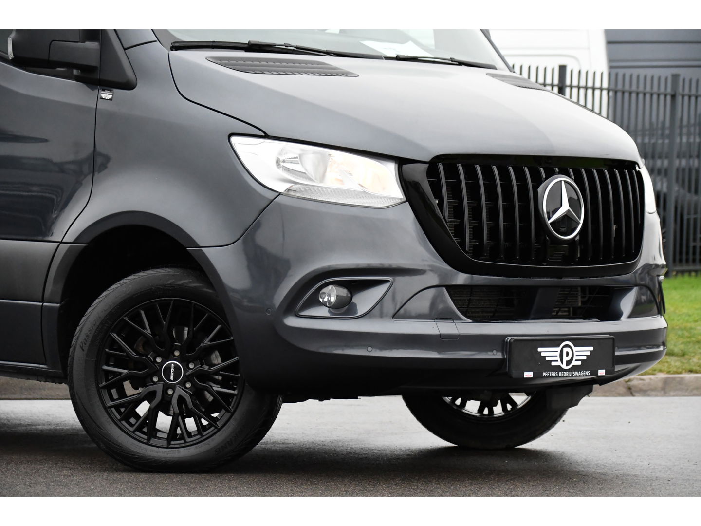 Mercedes-Benz Sprinter 319 V6 3.0 CDI L2H2 DC AMG Edition Camera, Cruise, Carplay, 3500kg Trekhaak, Automaat, Sensoren, mutlimedia, 190pk, Uniek!