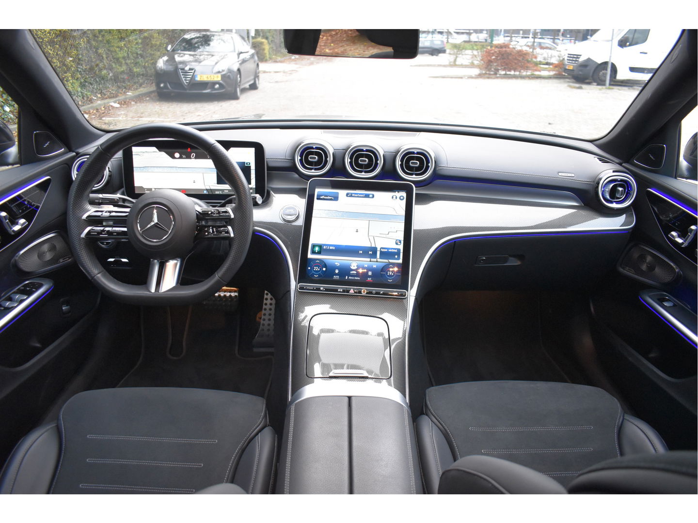 Mercedes-Benz C-Klasse 300 Premium Night AMG Line 259 PK | Uniek | NL-Auto | 1 eigenaar | Matgrijs Magno | Burmester | Pano.dak | Memory | Keyless | Full LED