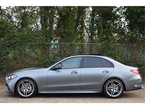 Mercedes-Benz C-Klasse 300 Premium Night AMG Line 259 PK | Uniek | NL-Auto | 1 eigenaar | Matgrijs Magno | Burmester | Pano.dak | Memory | Keyless | Full LED