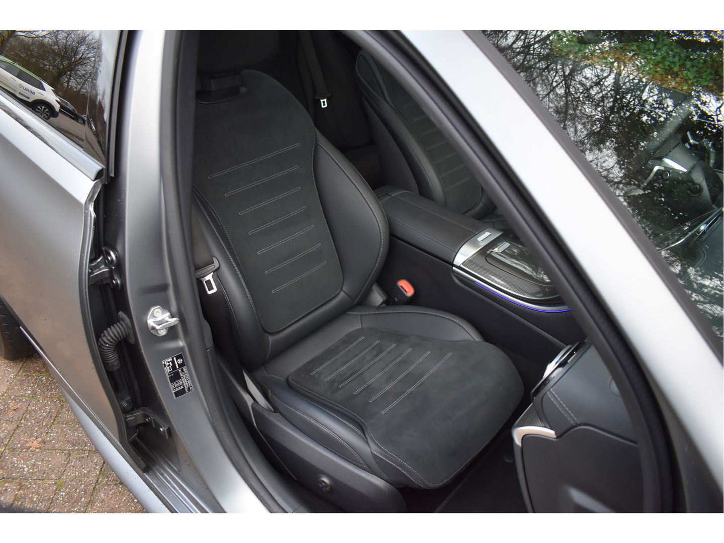 Mercedes-Benz C-Klasse 300 Premium Night AMG Line 259 PK | Uniek | NL-Auto | 1 eigenaar | Matgrijs Magno | Burmester | Pano.dak | Memory | Keyless | Full LED