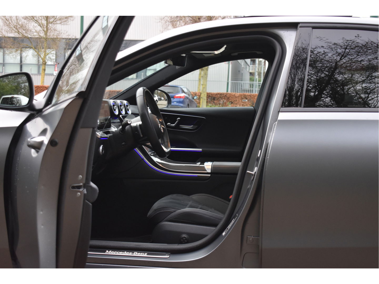 Mercedes-Benz C-Klasse 300 Premium Night AMG Line 259 PK | Uniek | NL-Auto | 1 eigenaar | Matgrijs Magno | Burmester | Pano.dak | Memory | Keyless | Full LED