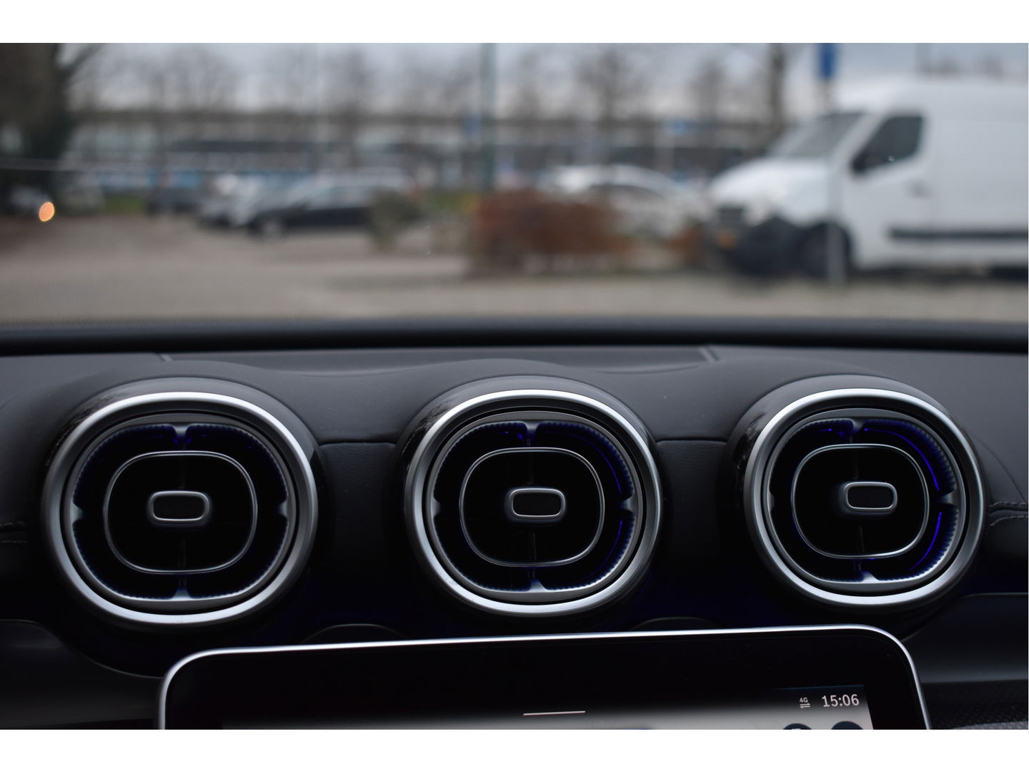 Mercedes-Benz C-Klasse 300 Premium Night AMG Line 259 PK | Uniek | NL-Auto | 1 eigenaar | Matgrijs Magno | Burmester | Pano.dak | Memory | Keyless | Full LED