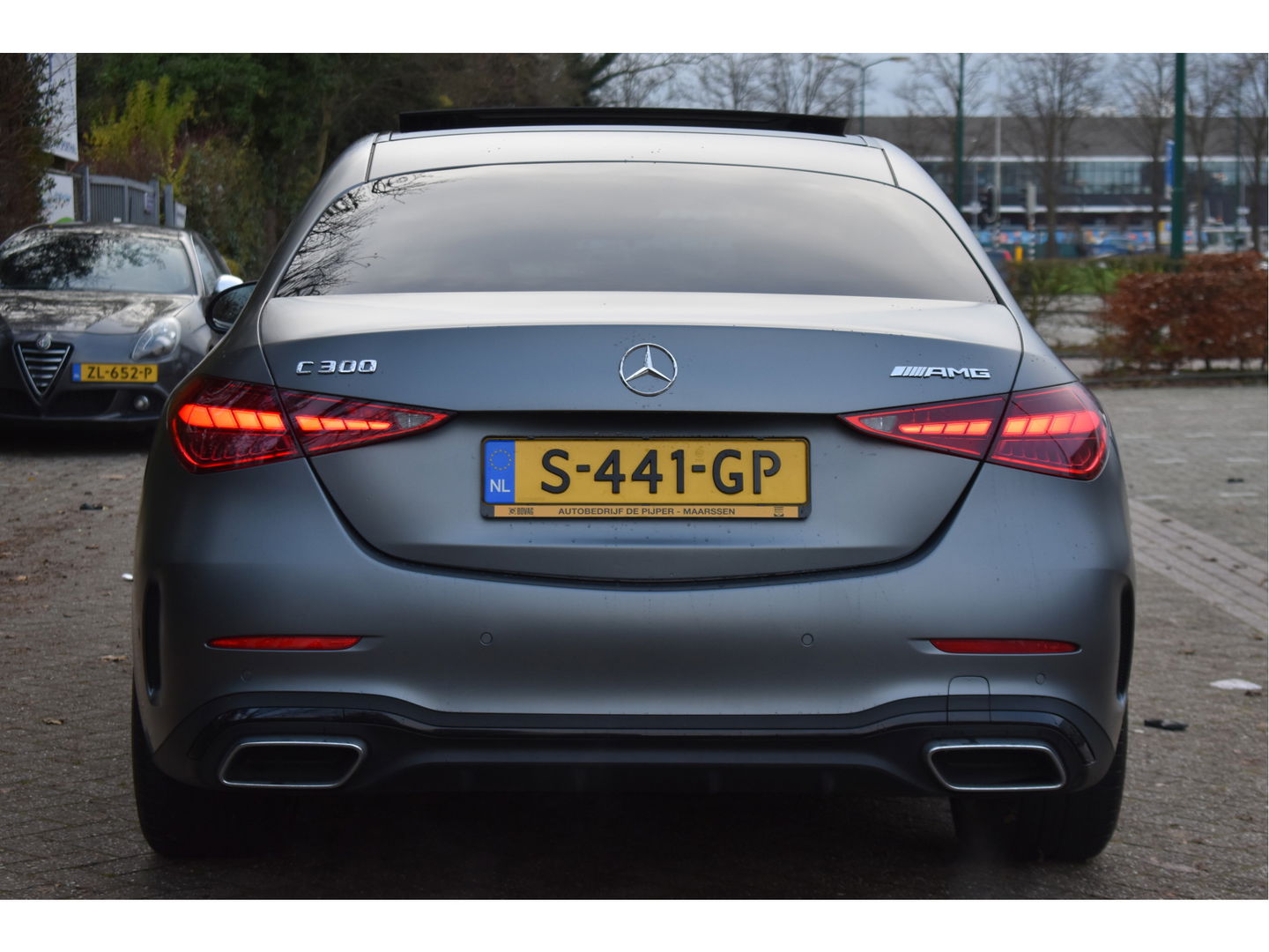 Mercedes-Benz C-Klasse 300 Premium Night AMG Line 259 PK | Uniek | NL-Auto | 1 eigenaar | Matgrijs Magno | Burmester | Pano.dak | Memory | Keyless | Full LED