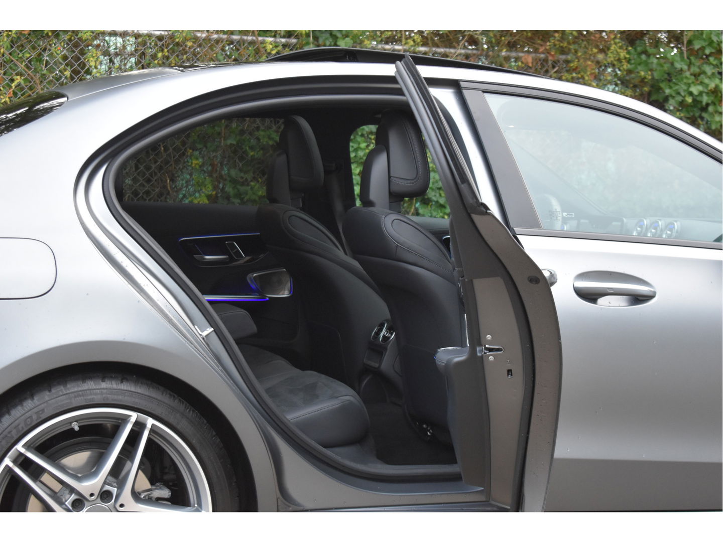 Mercedes-Benz C-Klasse 300 Premium Night AMG Line 259 PK | Uniek | NL-Auto | 1 eigenaar | Matgrijs Magno | Burmester | Pano.dak | Memory | Keyless | Full LED