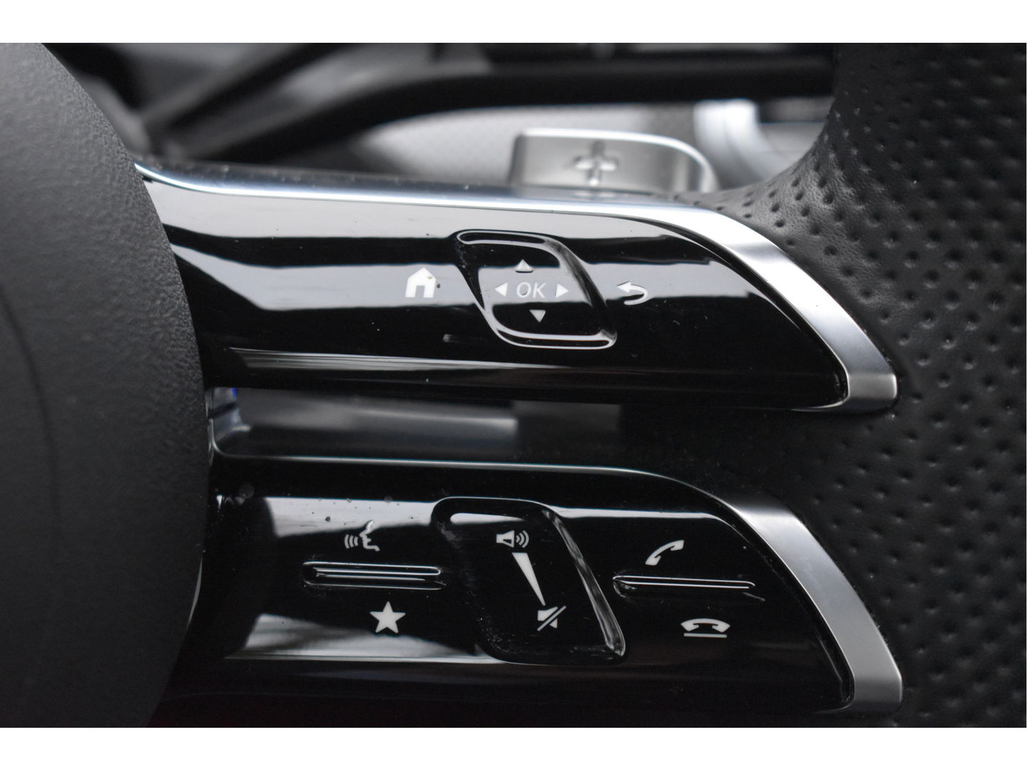 Mercedes-Benz C-Klasse 300 Premium Night AMG Line 259 PK | Uniek | NL-Auto | 1 eigenaar | Matgrijs Magno | Burmester | Pano.dak | Memory | Keyless | Full LED