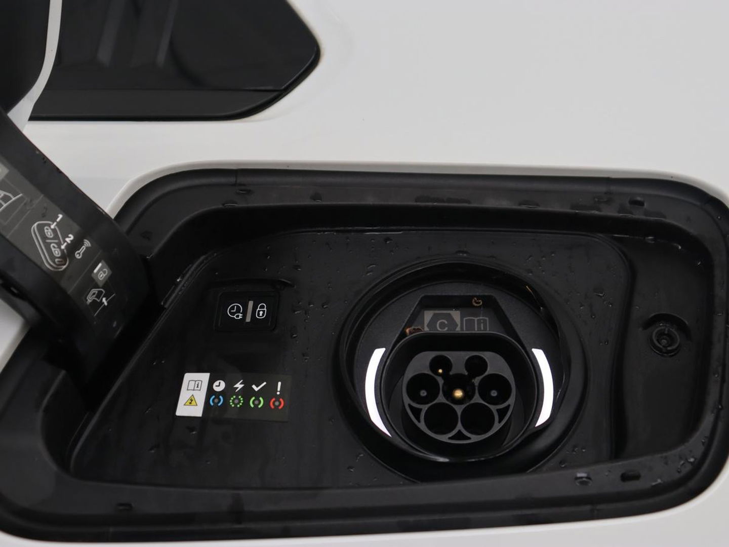 Opel Astra 1.6 Hybrid Edition | Trekhaak | Adaptive cruise | Carplay | Full LED | Parkeerhulp | Digital Cockpit | DAB | Keyless start