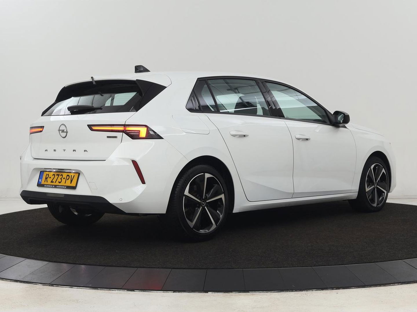 Opel Astra 1.6 Hybrid Edition | Trekhaak | Adaptive cruise | Carplay | Full LED | Parkeerhulp | Digital Cockpit | DAB | Keyless start