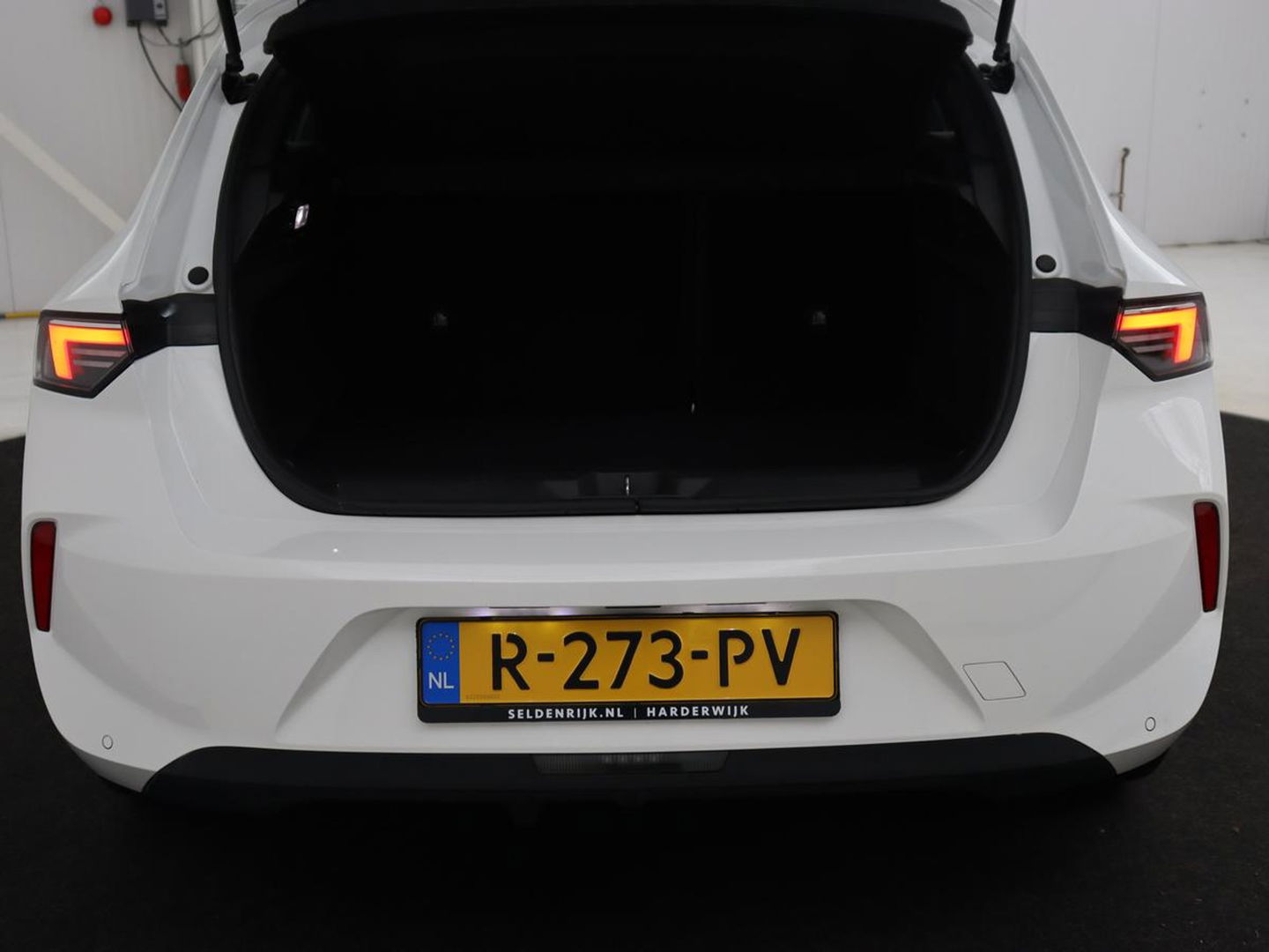 Opel Astra 1.6 Hybrid Edition | Trekhaak | Adaptive cruise | Carplay | Full LED | Parkeerhulp | Digital Cockpit | DAB | Keyless start