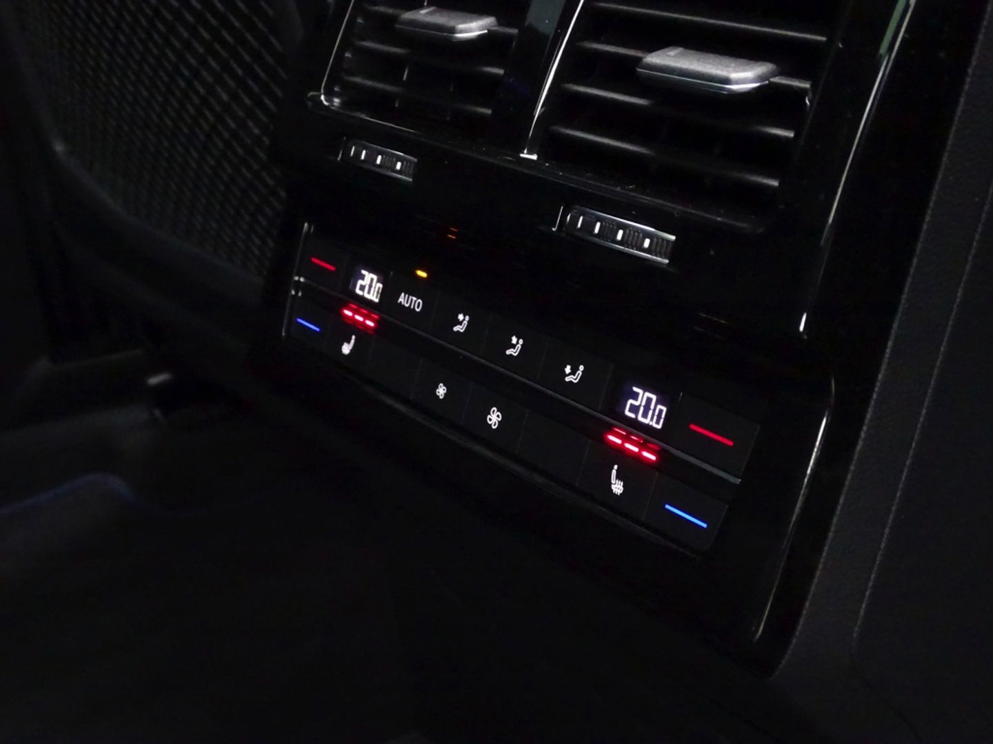 Volkswagen Touareg 3.0 TSi eHybr 462PK 4M R-Line / Highline / 2024 / LED