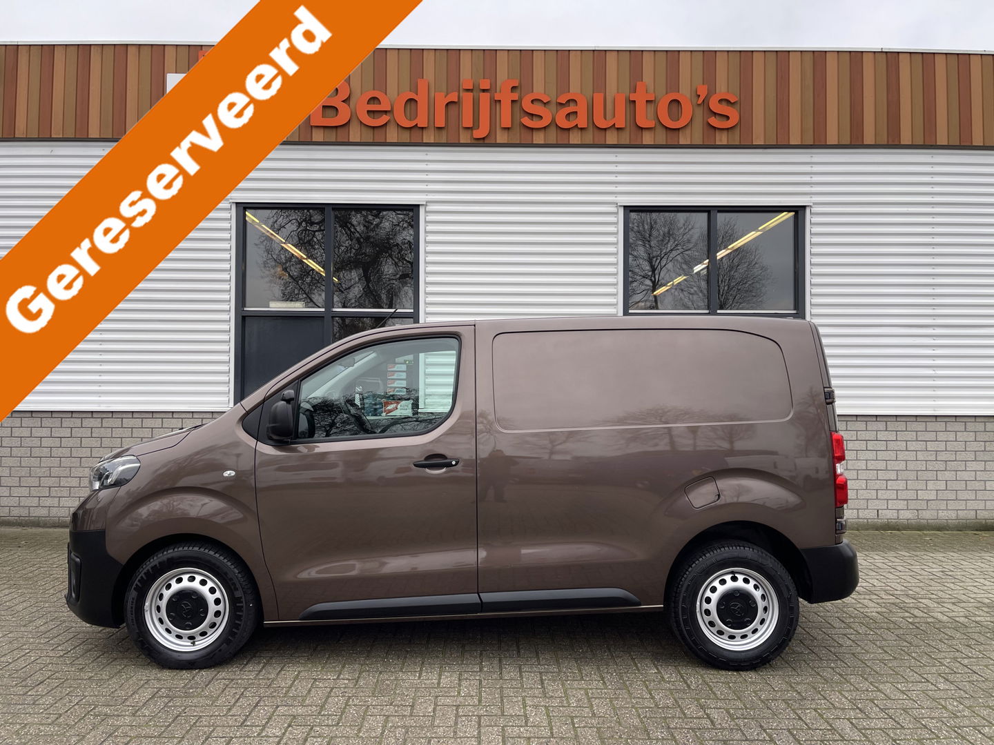 Toyota ProAce Compact 2.0 D-4D 122pk automaat Navigator L1H1 / vaste prijs rijklaar € 16.950 ex btw / lease vanaf € 285 / bruin metallic / euro 6 diesel / bpm vrij / airco / cruise / navi / trekhaak / pdc !