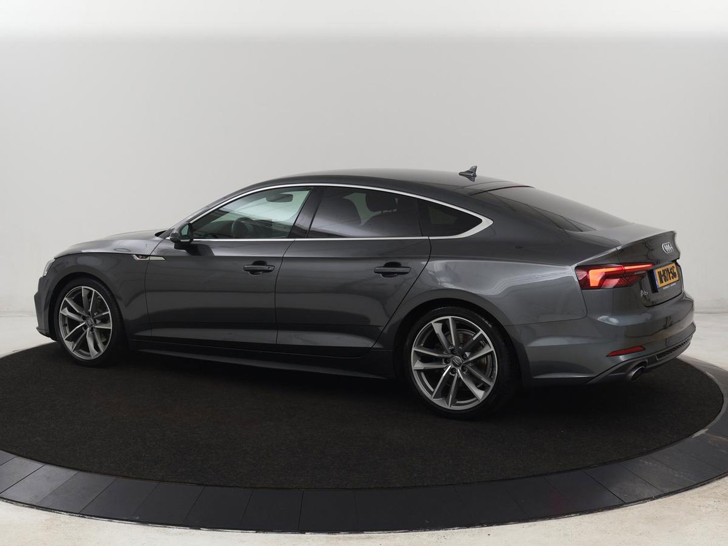 Audi A5 2.0 TFSI S Line | Stoelverwarming | Bang & Olufsen Sound | Sportstoelen | Full LED | Navigatie | Climate control | Cruise control | Half leder | Climate control | Bluetooth | Parkeerhulp