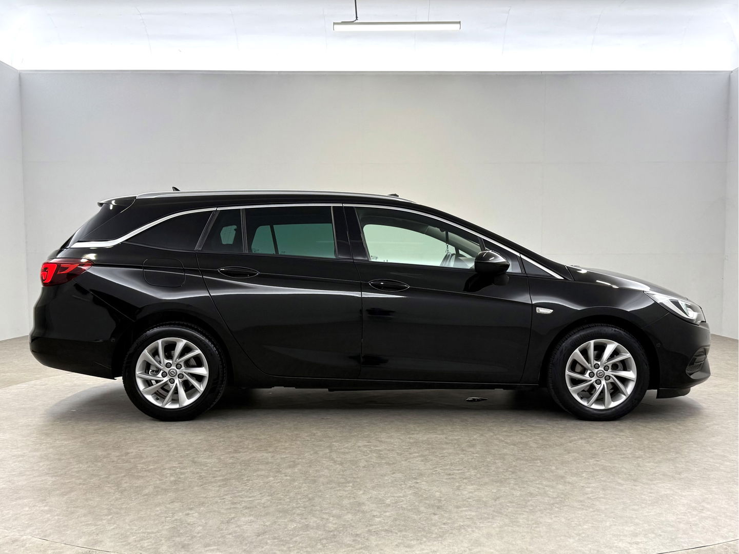 Opel Astra Sports Tourer 1.4 Elegance | Pano | Camera | Carplay | Memory | Massage | Stoel/Stuur verw. | Keyless | Adap. Cruise | NAP