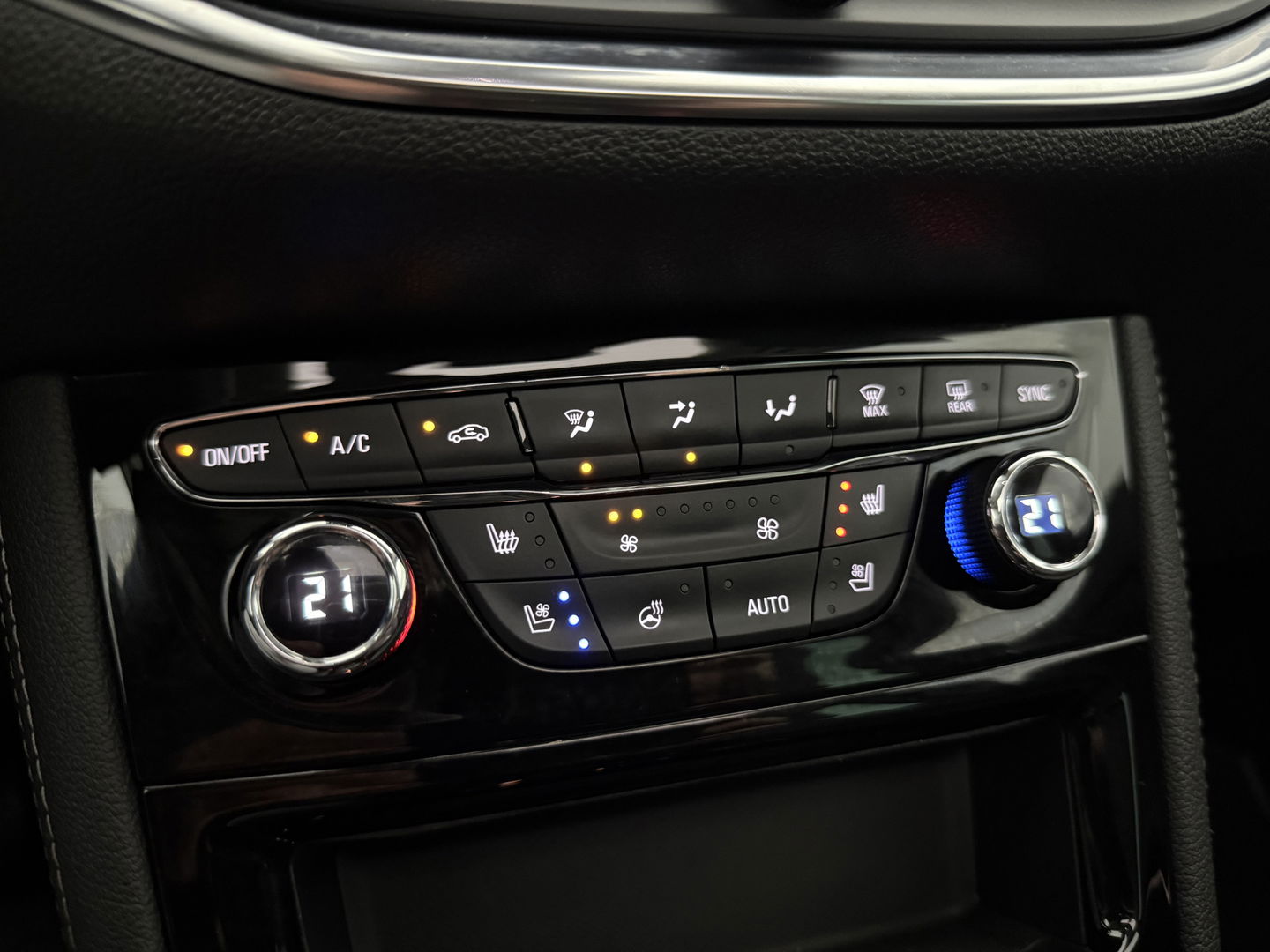 Opel Astra Sports Tourer 1.4 Elegance | Pano | Camera | Carplay | Memory | Massage | Stoel/Stuur verw. | Keyless | Adap. Cruise | NAP