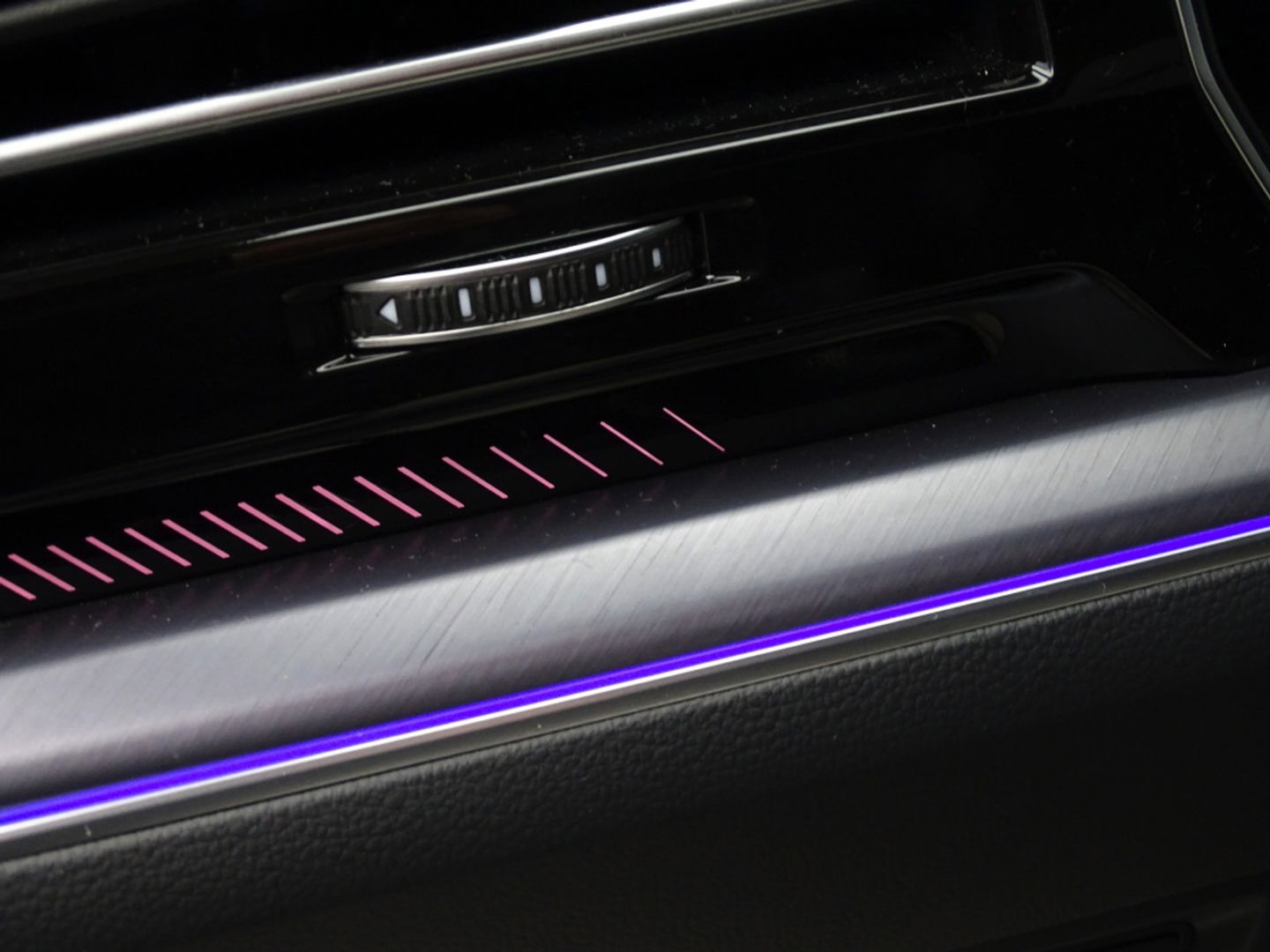 Volkswagen Touareg 3.0 TSi eHybr 462PK 4M R-Line / Highline / 2024 / LED