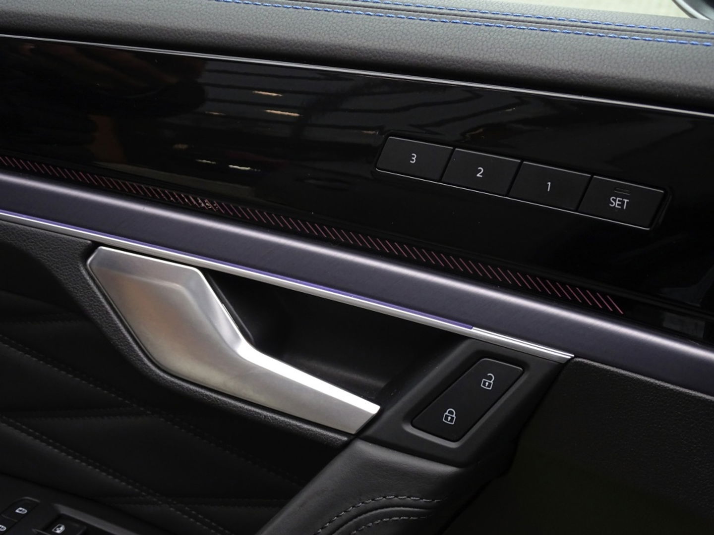 Volkswagen Touareg 3.0 TSi eHybr 462PK 4M R-Line / Highline / 2024 / LED