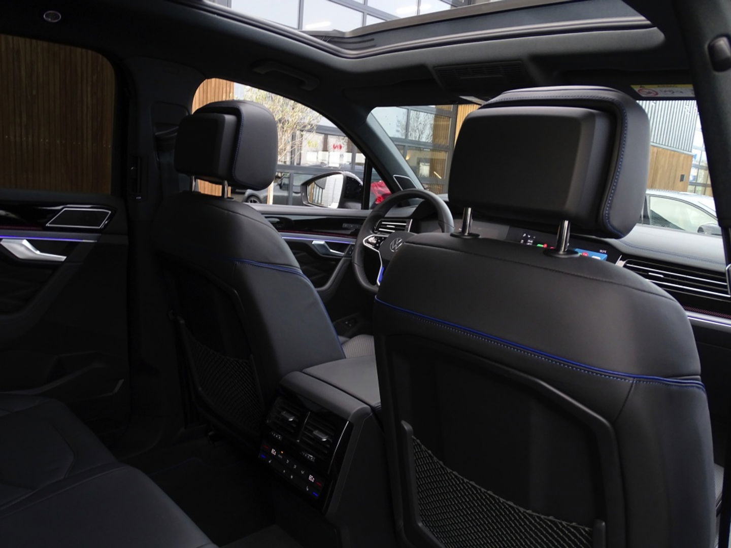 Volkswagen Touareg 3.0 TSi eHybr 462PK 4M R-Line / Highline / 2024 / LED