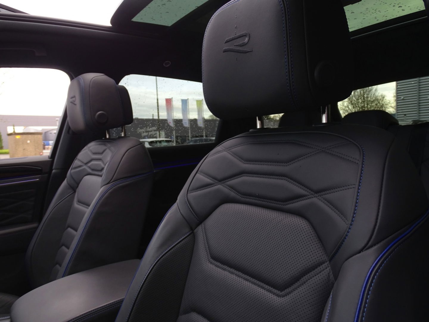 Volkswagen Touareg 3.0 TSi eHybr 462PK 4M R-Line / Highline / 2024 / LED