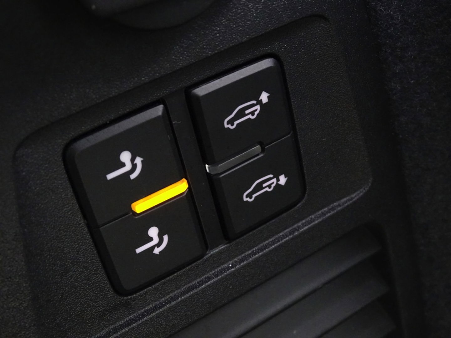 Volkswagen Touareg 3.0 TSi eHybr 462PK 4M R-Line / Highline / 2024 / LED