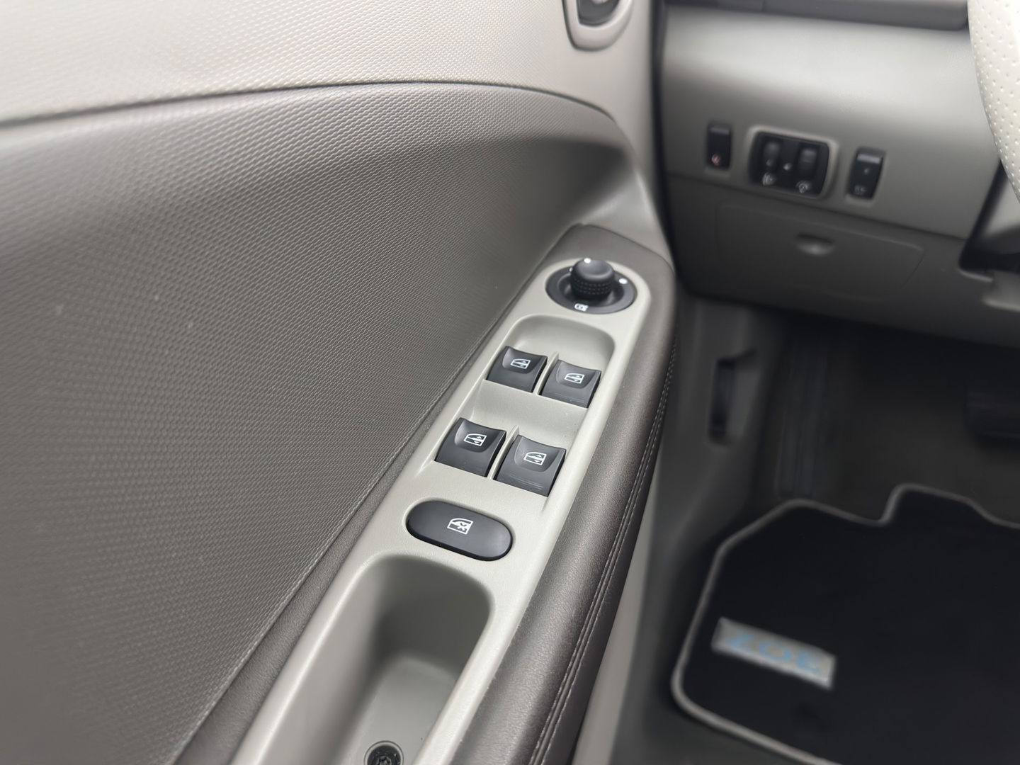 Renault ZOE R90 Bose 41 kWh (Inclusive-Battery) [ 3-Fase ] {SOH-85%} Aut.*LUXURY-LEATHER | BOSE-AUDIO | NAVI-FULLMAP | FULL-LED | DIGI-COCKPIT | CRUISE | ECC | PDC | PRIVACY-GLASS | HEATED-COMFORTSEATS | 16"ALU*