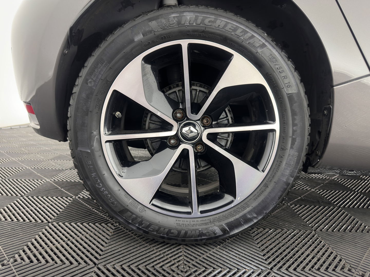 Renault ZOE R90 Bose 41 kWh (Inclusive-Battery) [ 3-Fase ] {SOH-85%} Aut.*LUXURY-LEATHER | BOSE-AUDIO | NAVI-FULLMAP | FULL-LED | DIGI-COCKPIT | CRUISE | ECC | PDC | PRIVACY-GLASS | HEATED-COMFORTSEATS | 16"ALU*