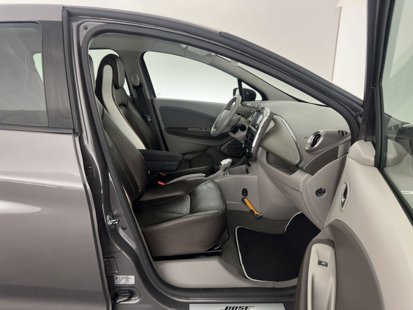 Renault ZOE R90 Bose 41 kWh (Inclusive-Battery) [ 3-Fase ] {SOH-85%} Aut.*LUXURY-LEATHER | BOSE-AUDIO | NAVI-FULLMAP | FULL-LED | DIGI-COCKPIT | CRUISE | ECC | PDC | PRIVACY-GLASS | HEATED-COMFORTSEATS | 16"ALU*