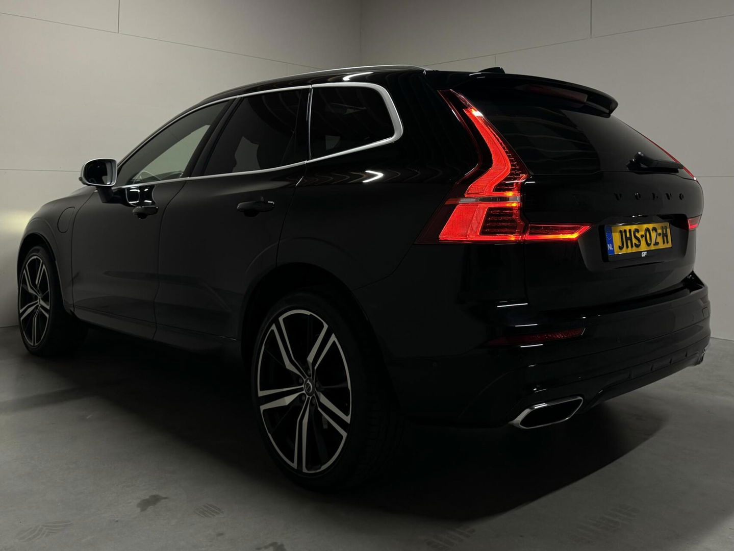 Volvo XC60 2.0 T8 Twin Engine AWD R-Design Luchtv. Pano H/K HUD 360°