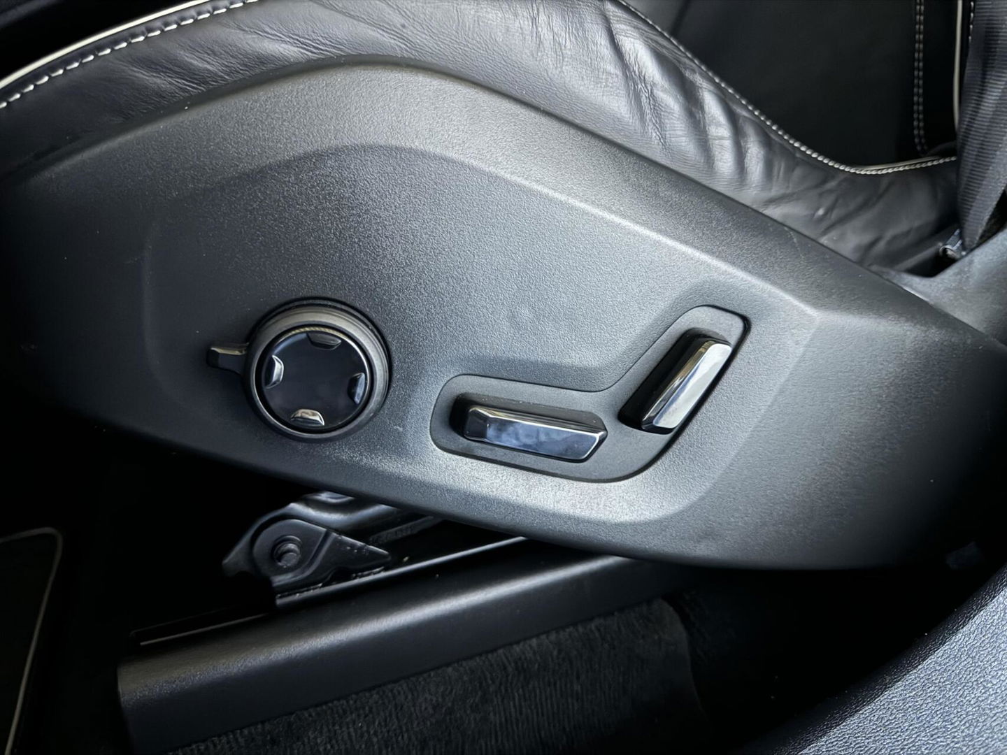 Volvo XC60 2.0 T8 Twin Engine AWD R-Design Luchtv. Pano H/K HUD 360°