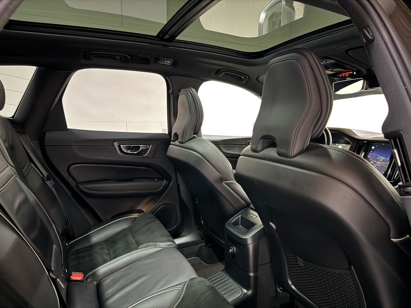 Volvo XC60 2.0 T8 Twin Engine AWD R-Design Luchtv. Pano H/K HUD 360°