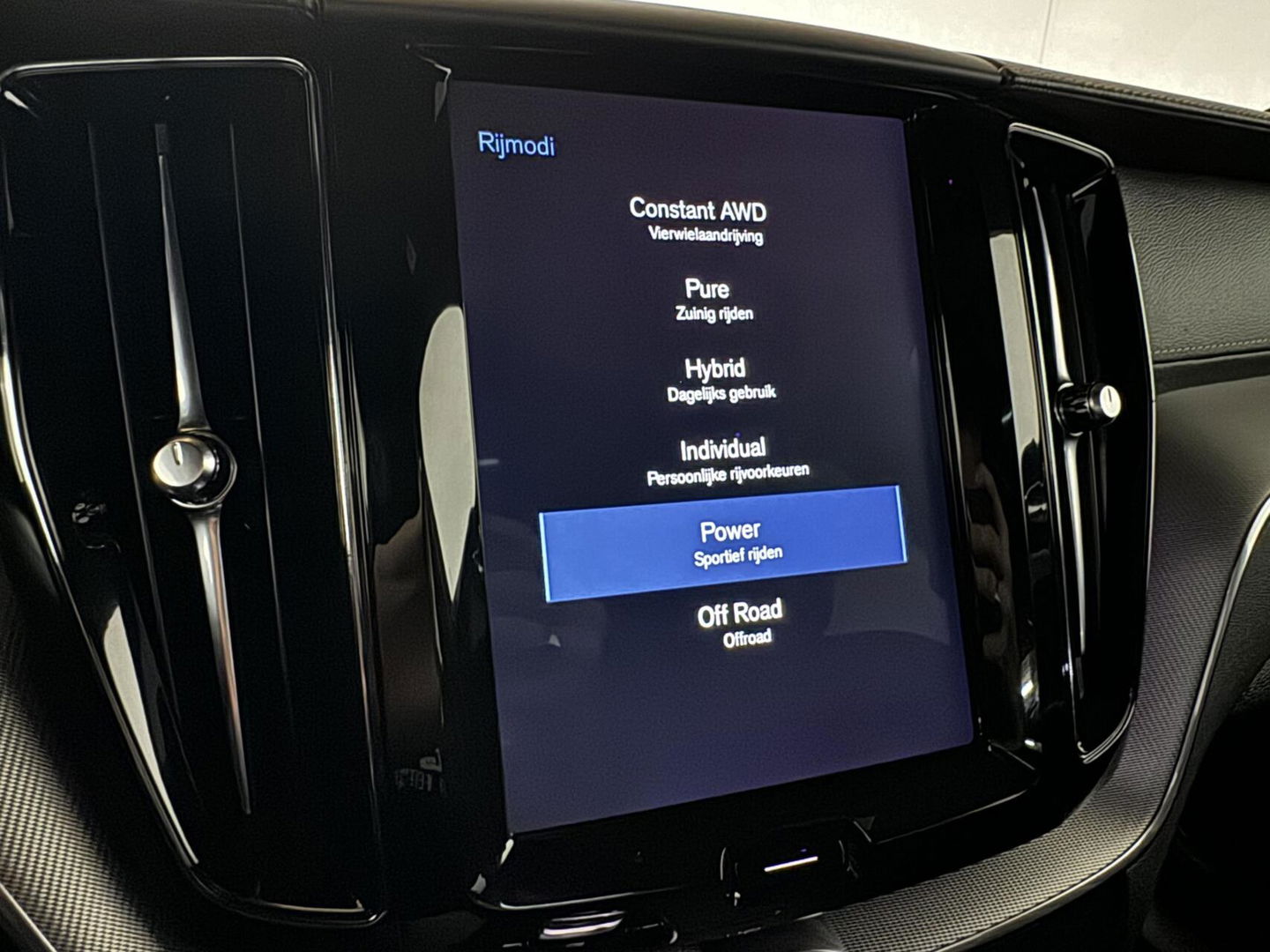 Volvo XC60 2.0 T8 Twin Engine AWD R-Design Luchtv. Pano H/K HUD 360°