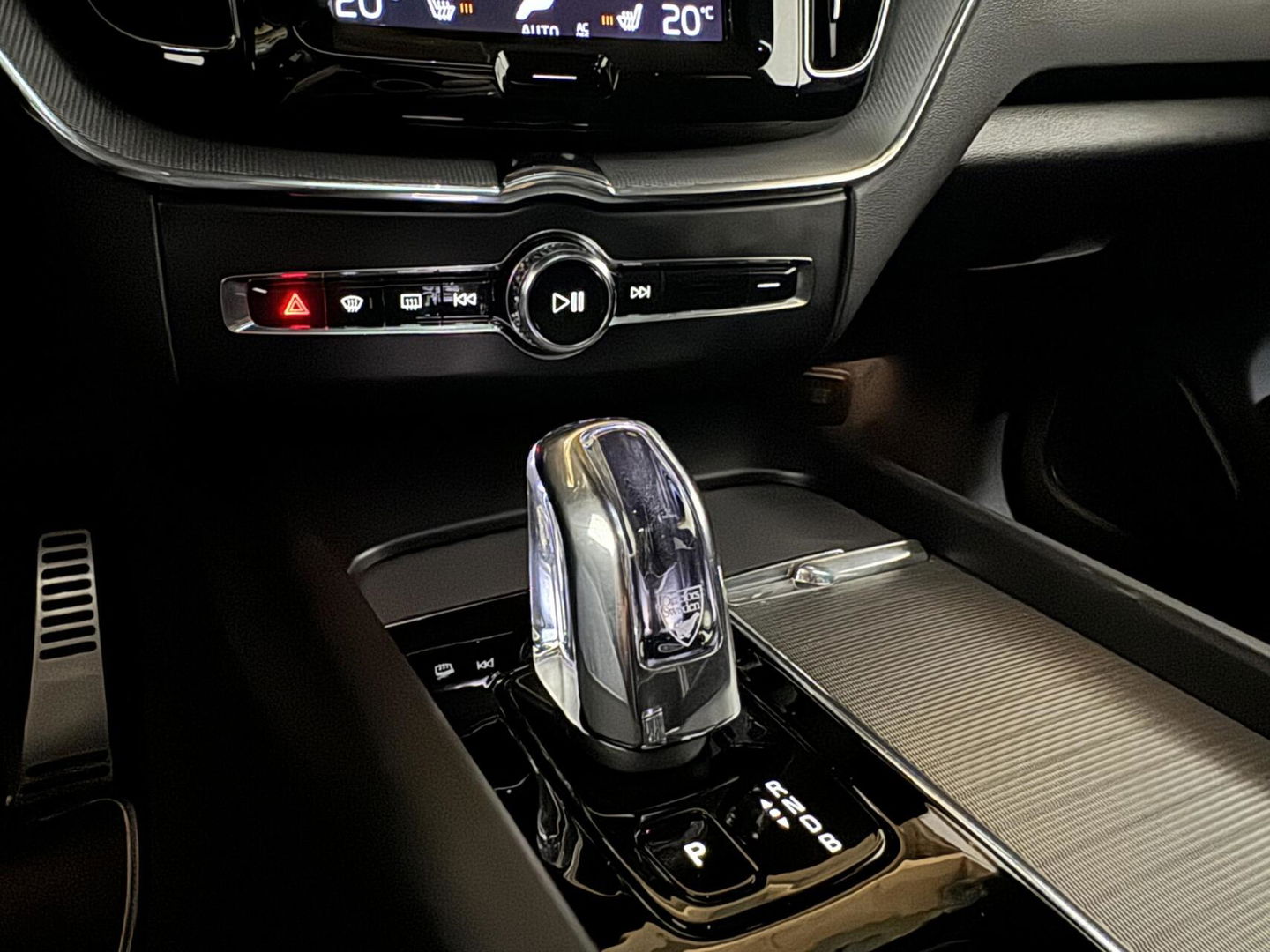 Volvo XC60 2.0 T8 Twin Engine AWD R-Design Luchtv. Pano H/K HUD 360°