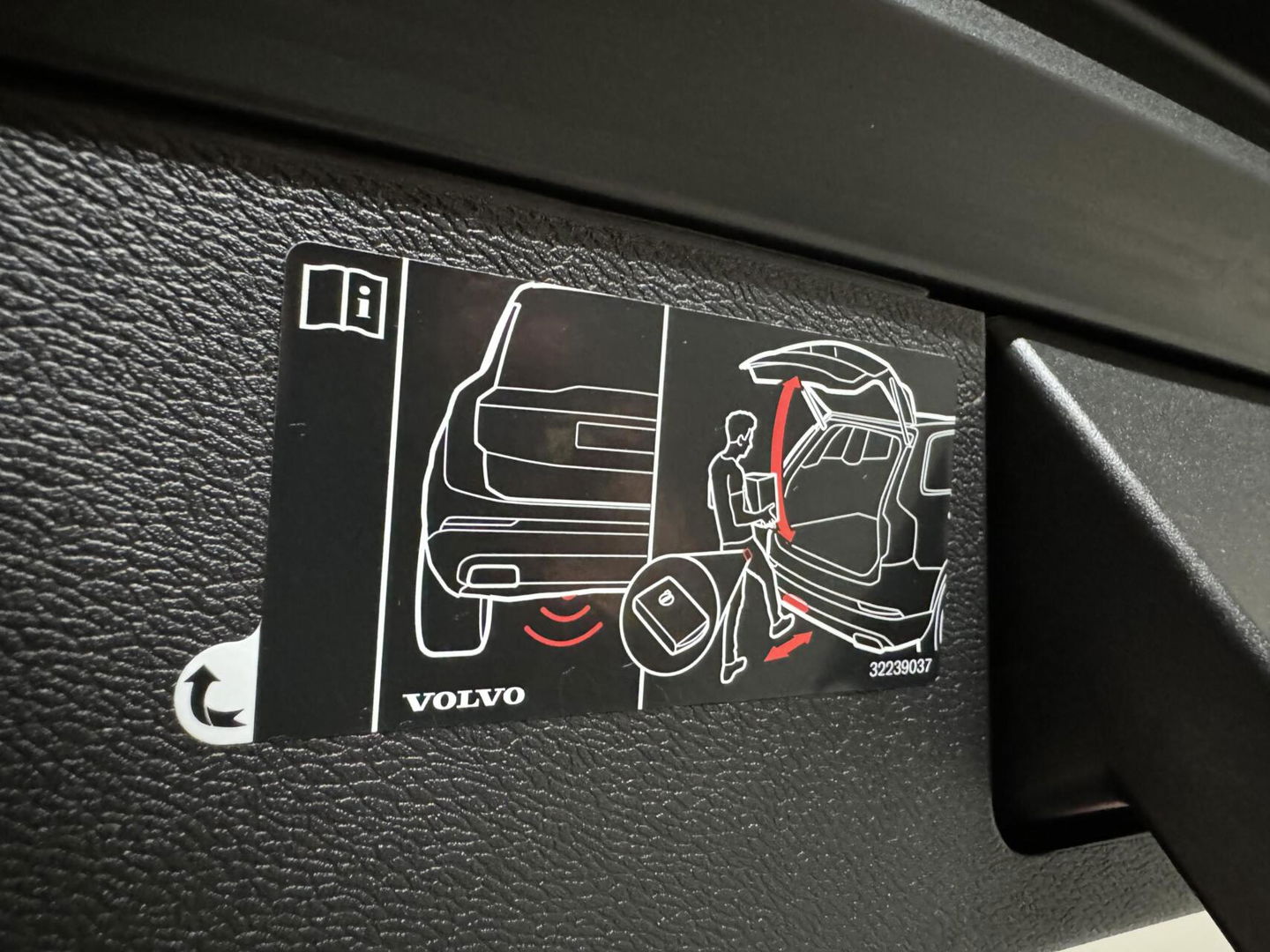 Volvo XC60 2.0 T8 Twin Engine AWD R-Design Luchtv. Pano H/K HUD 360°