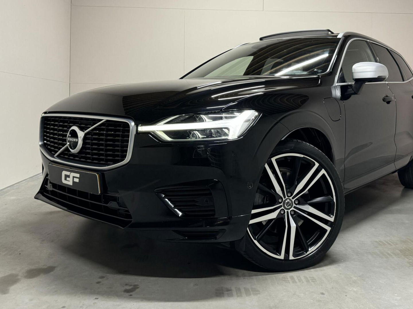 Volvo XC60 2.0 T8 Twin Engine AWD R-Design Luchtv. Pano H/K HUD 360°