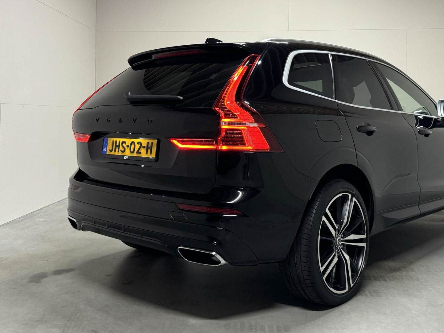Volvo XC60 2.0 T8 Twin Engine AWD R-Design Luchtv. Pano H/K HUD 360°