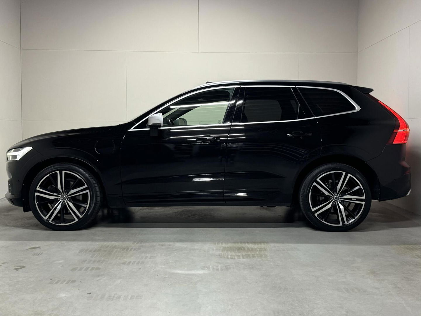 Volvo XC60 2.0 T8 Twin Engine AWD R-Design Luchtv. Pano H/K HUD 360°