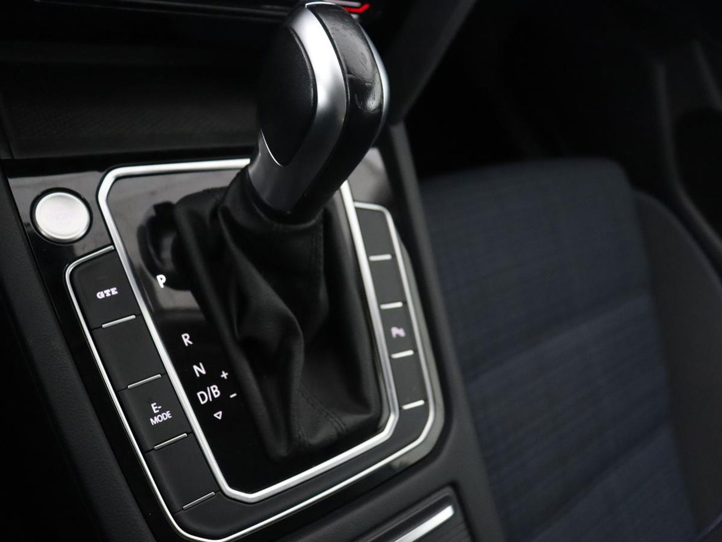 Volkswagen Passat 1.4 TSI PHEV GTE | Stoelverwarming | Adaptive cruise | Carplay | Navigatie | 18'' | Matrix LED | Parkeerhulp | Bluetooth | Plug In