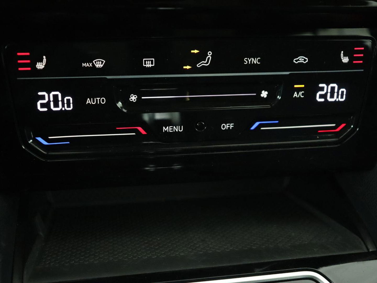 Volkswagen Passat 1.4 TSI PHEV GTE | Stoelverwarming | Adaptive cruise | Carplay | Navigatie | 18'' | Matrix LED | Parkeerhulp | Bluetooth | Plug In