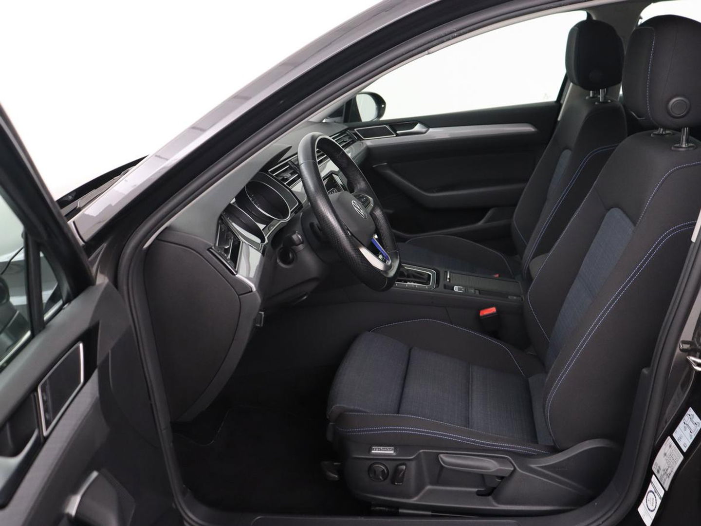 Volkswagen Passat 1.4 TSI PHEV GTE | Stoelverwarming | Adaptive cruise | Carplay | Navigatie | 18'' | Matrix LED | Parkeerhulp | Bluetooth | Plug In