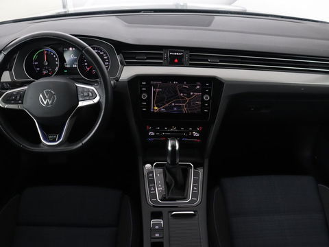 Volkswagen Passat 1.4 TSI PHEV GTE | Stoelverwarming | Adaptive cruise | Carplay | Navigatie | 18'' | Matrix LED | Parkeerhulp | Bluetooth | Plug In