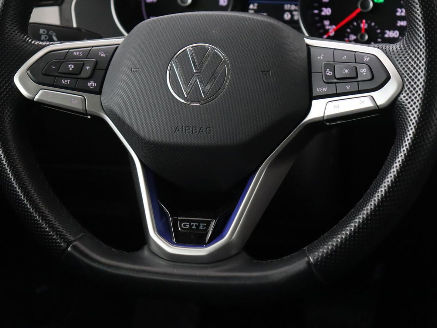 Volkswagen Passat 1.4 TSI PHEV GTE | Stoelverwarming | Adaptive cruise | Carplay | Navigatie | 18'' | Matrix LED | Parkeerhulp | Bluetooth | Plug In