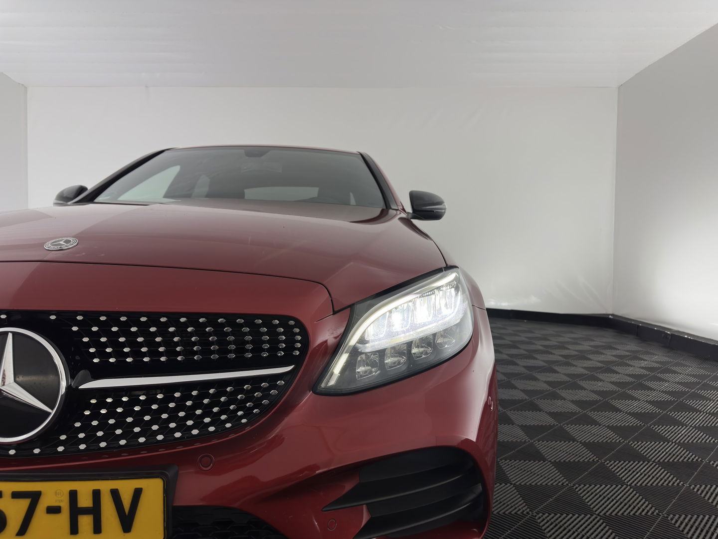 Mercedes-Benz C-Klasse 300 e AMG-Limited Business Solution ( Plug-In ) (INCL-BTW) *FULL-LEATHER | FULL-LED | BURMESTER | AMBIENT-LIGHT | BLIND-SPOT | HEATED-SPORTSEATS | DIGI-COCKPIT | NAVI-FULLMAP | CAMERA | DAB+ | PRIVACY-GLASS | 18''ALU*