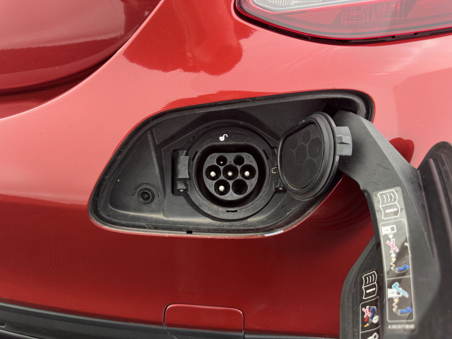 Mercedes-Benz C-Klasse 300 e AMG-Limited Business Solution ( Plug-In ) (INCL-BTW) *FULL-LEATHER | FULL-LED | BURMESTER | AMBIENT-LIGHT | BLIND-SPOT | HEATED-SPORTSEATS | DIGI-COCKPIT | NAVI-FULLMAP | CAMERA | DAB+ | PRIVACY-GLASS | 18''ALU*