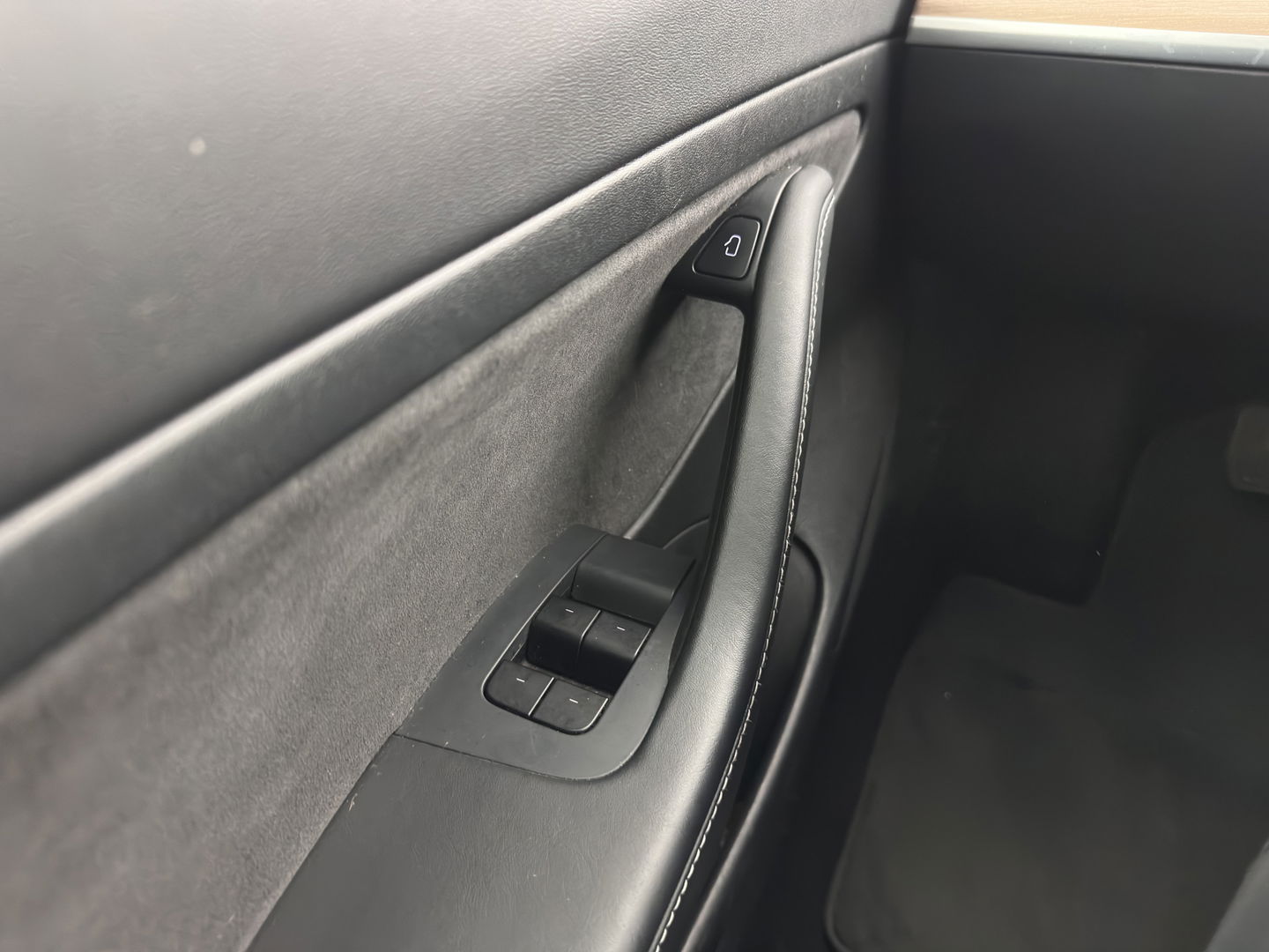 Tesla Model 3 Standard RWD Plus 60 kWh [ 3-Fase ] (INCL-BTW) Aut. *PANO | AUTO-PILOT | LEATHER | KEYLESS | FULL-LED | MEMORY-PACK | TOP-VIEW | DAB | CARPLAY | DIGI-COCKPIT | LANE-ASSIST | COMFORT-SEATS | 18"ALU*