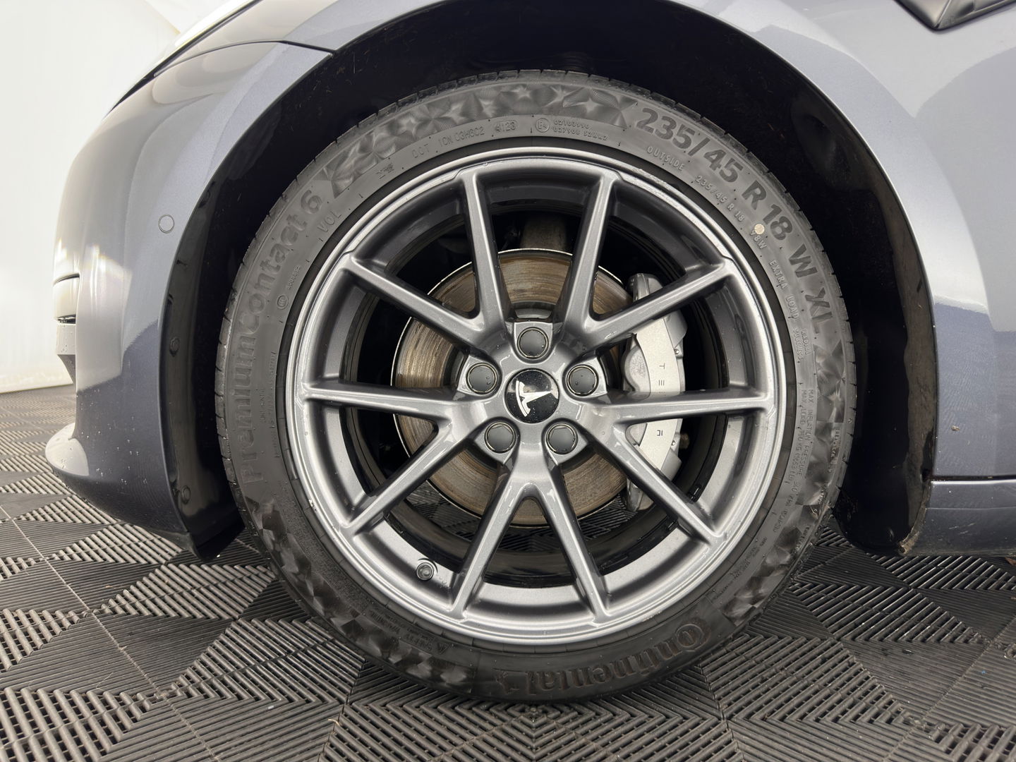 Tesla Model 3 Standard RWD Plus 60 kWh [ 3-Fase ] (INCL-BTW) Aut. *PANO | AUTO-PILOT | LEATHER | KEYLESS | FULL-LED | MEMORY-PACK | TOP-VIEW | DAB | CARPLAY | DIGI-COCKPIT | LANE-ASSIST | COMFORT-SEATS | 18"ALU*