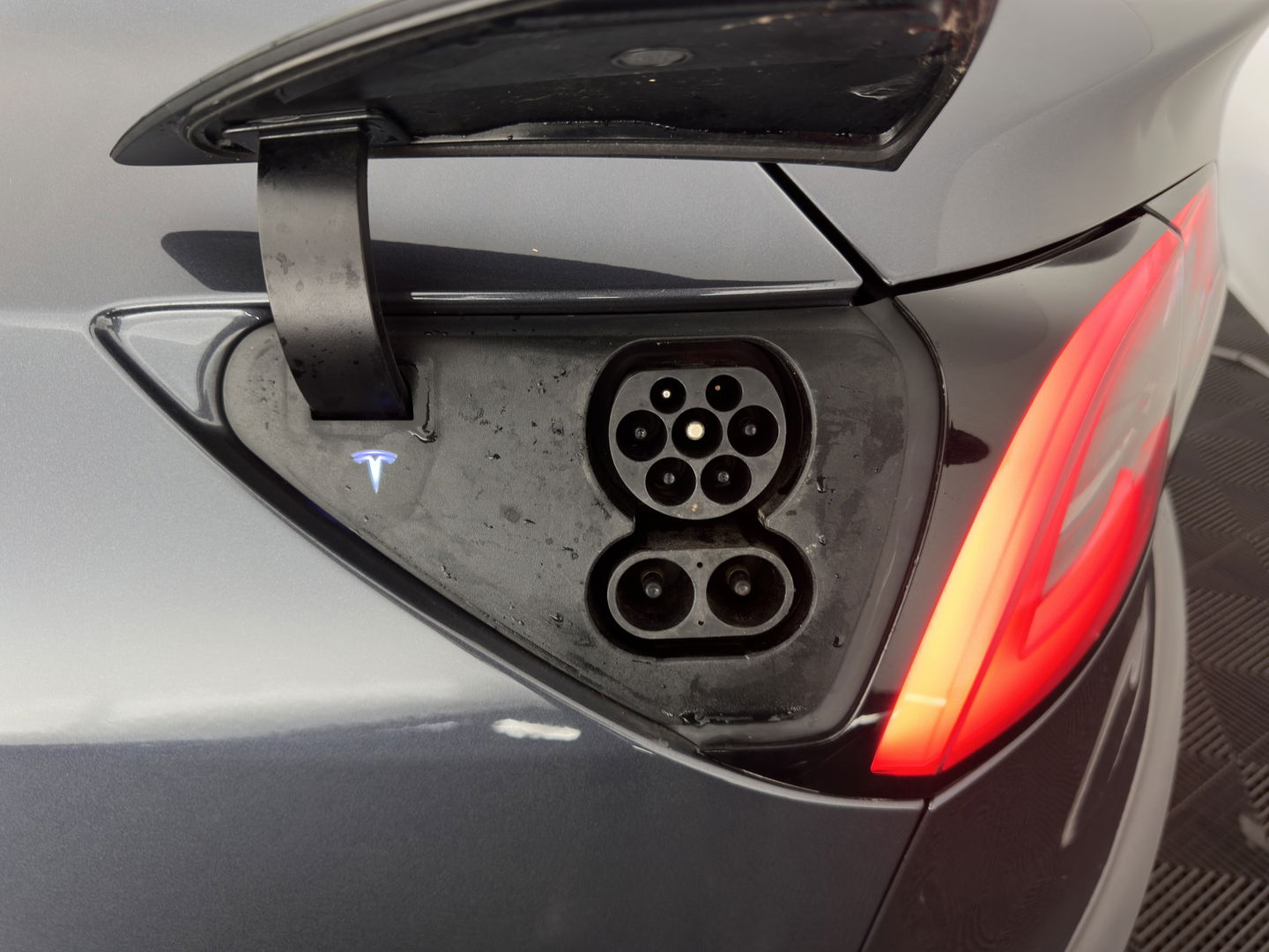 Tesla Model 3 Standard RWD Plus 60 kWh [ 3-Fase ] (INCL-BTW) Aut. *PANO | AUTO-PILOT | LEATHER | KEYLESS | FULL-LED | MEMORY-PACK | TOP-VIEW | DAB | CARPLAY | DIGI-COCKPIT | LANE-ASSIST | COMFORT-SEATS | 18"ALU*