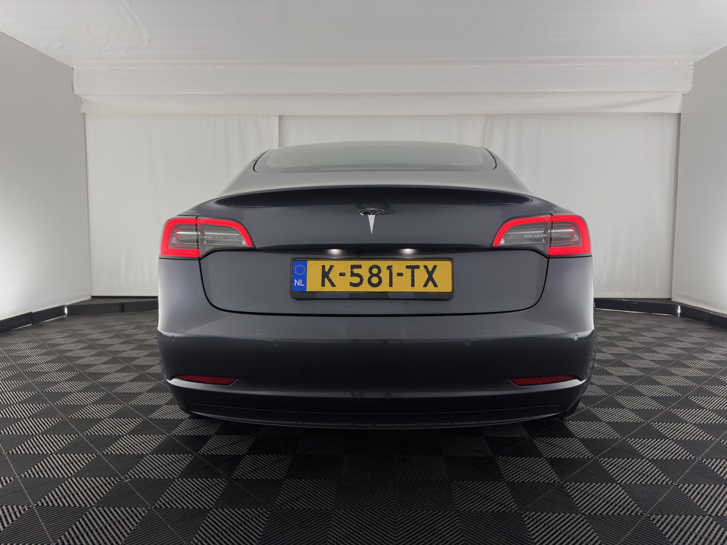 Tesla Model 3 Standard RWD Plus 60 kWh [ 3-Fase ] (INCL-BTW) Aut. *PANO | AUTO-PILOT | LEATHER | KEYLESS | FULL-LED | MEMORY-PACK | TOP-VIEW | DAB | CARPLAY | DIGI-COCKPIT | LANE-ASSIST | COMFORT-SEATS | 18"ALU*