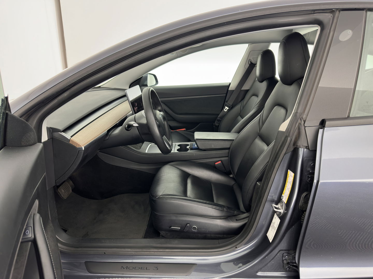 Tesla Model 3 Standard RWD Plus 60 kWh [ 3-Fase ] (INCL-BTW) Aut. *PANO | AUTO-PILOT | LEATHER | KEYLESS | FULL-LED | MEMORY-PACK | TOP-VIEW | DAB | CARPLAY | DIGI-COCKPIT | LANE-ASSIST | COMFORT-SEATS | 18"ALU*