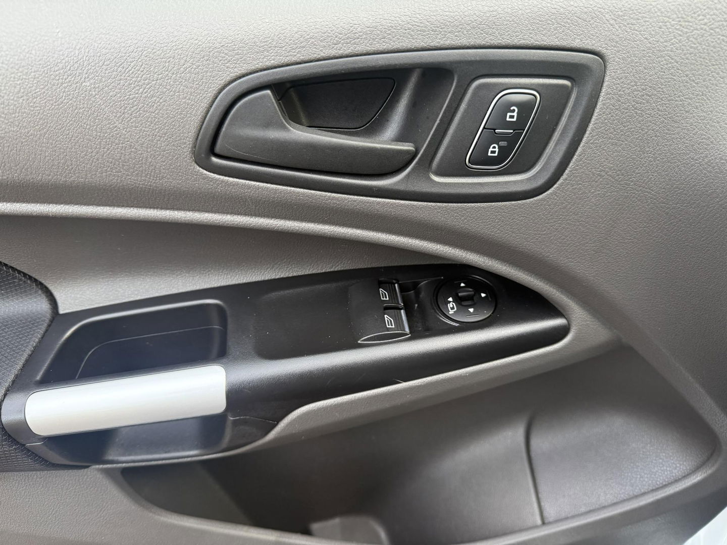 Ford Transit Connect 1.5 EcoBlue L2 47222 km apk nap airco cruise