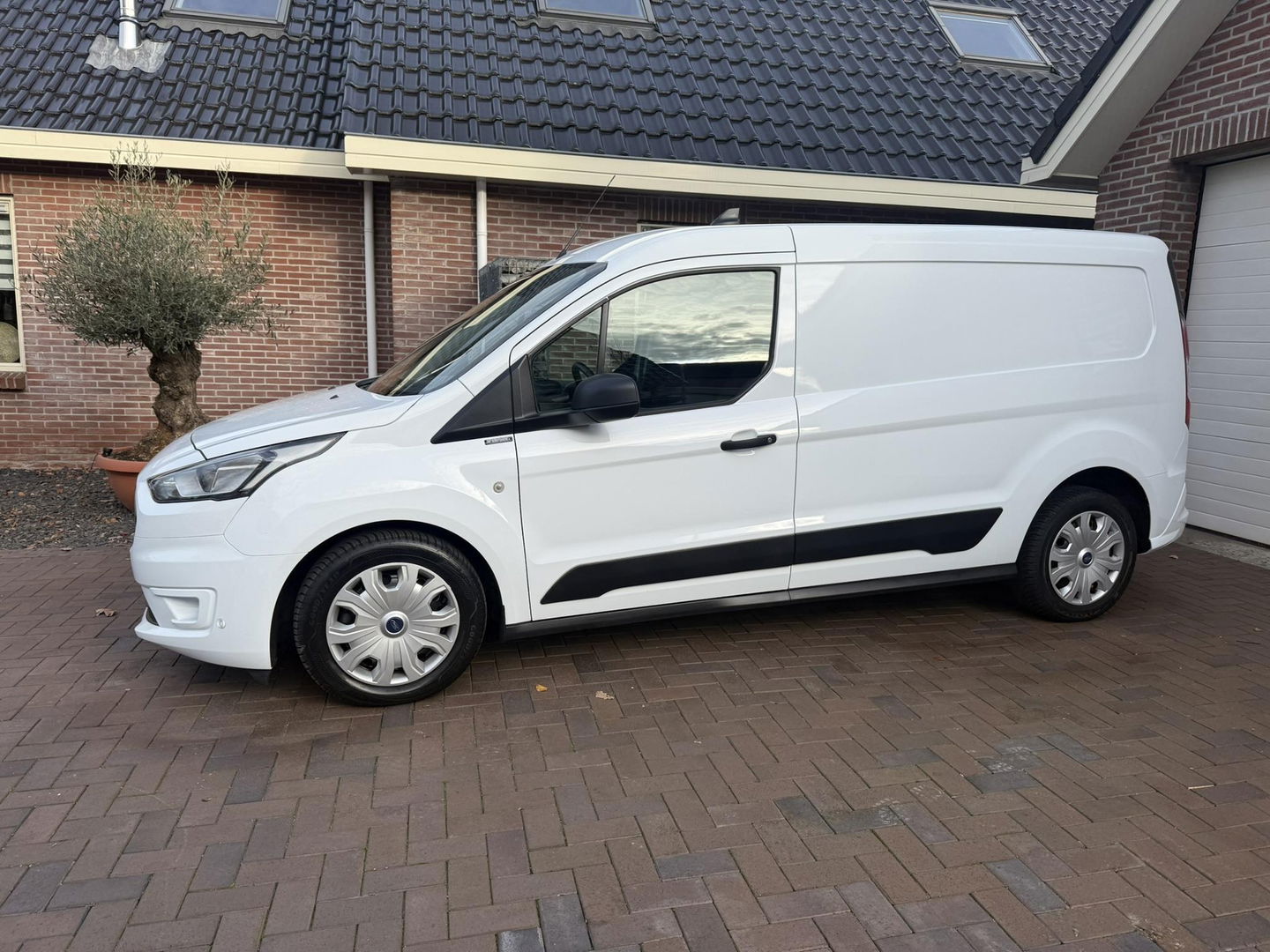Ford Transit Connect 1.5 EcoBlue L2 47222 km apk nap airco cruise