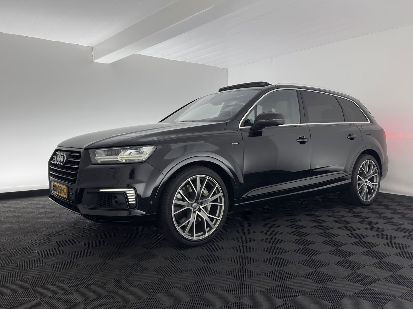 Audi Q7 3.0 TDI e-tron Quattro Premium (Plug-in) Aut. *PANO | HEAD-UP | NIGHT-VISION | LEATHER | AIR-SUSPENSION |  MATRIX-LED | TOP-VIEW | DIGI-COCKPIT | ADAPTIVE-CRUISE | BLIND-SPOT | AMBIENT-LIGHT |  VENTILATED-SEATS | NAVI-FULLMAP | ...