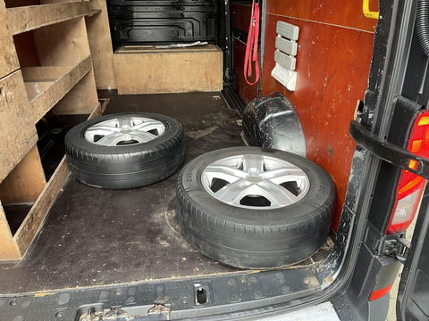 Volkswagen Crafter 35 2.0 TDI 140pk automaat L3H3 ( voorheen L2H2 ) Trendline / vaste prijs rijklaar € 16.950 ex btw / lease vanaf € 285 / grijs metallic / airco / cruise / pdc rondom / trekhaak / imperial